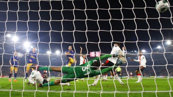 Joelinton scores the o<em></em>nly goal of the game past Republic of Ireland and Southampton keeper Gavin Bazunu