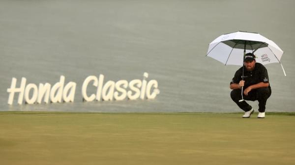 Shane Lowry takes shelter during last year's Ho<em></em>nda Classic