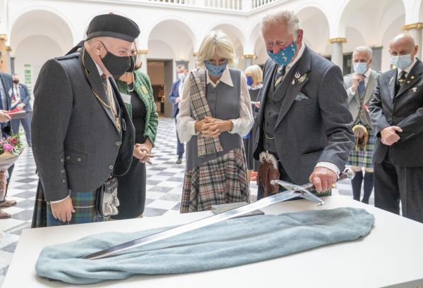 Charles and Camilla view tributes for Queen Elizabeth II that were left outside Buckingham Palace.