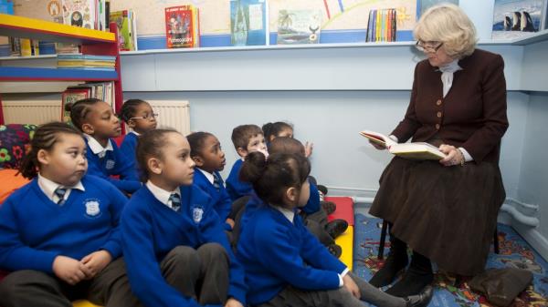 Camilla reads to primary school students in Lo<em></em>ndon in January 2012. 