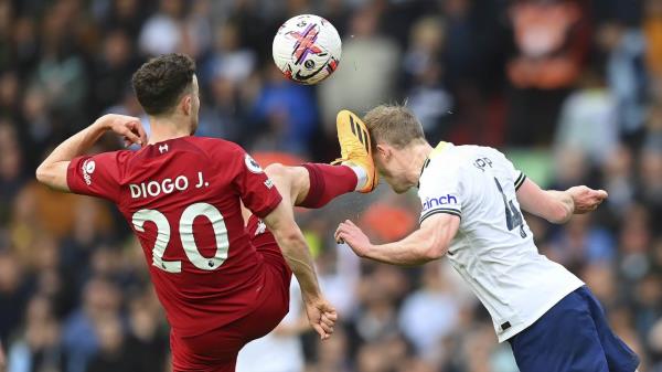 Tottenham manager Ryan Mason thought Jota should have been red carded for this challenge on Skipp.