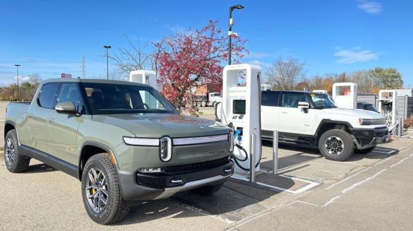 2022 rivian r1t charging