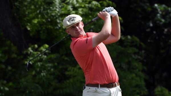 Hall struck eight birdies in a blemish free card