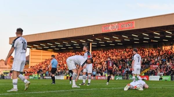 Dalymount Park erupts after Declan McDaid scores Bohemians' second